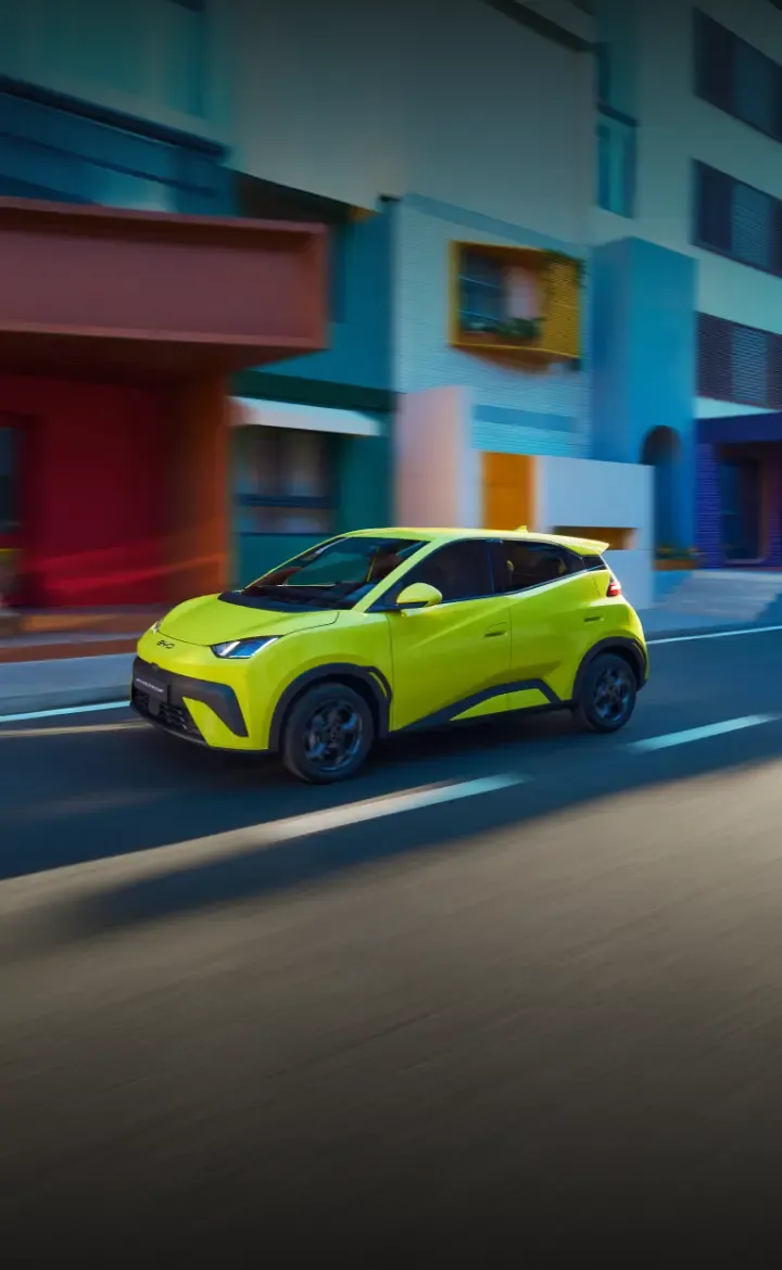 Novo BYD Dolphin Surf em movimento na estrada