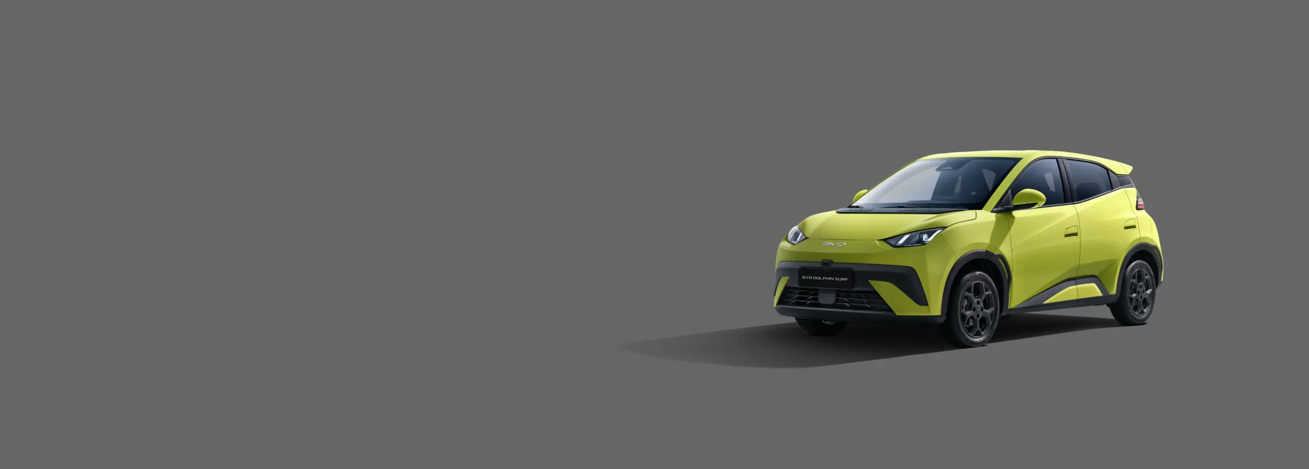 Novo BYD DOLPHIN SURF estacionado de lado