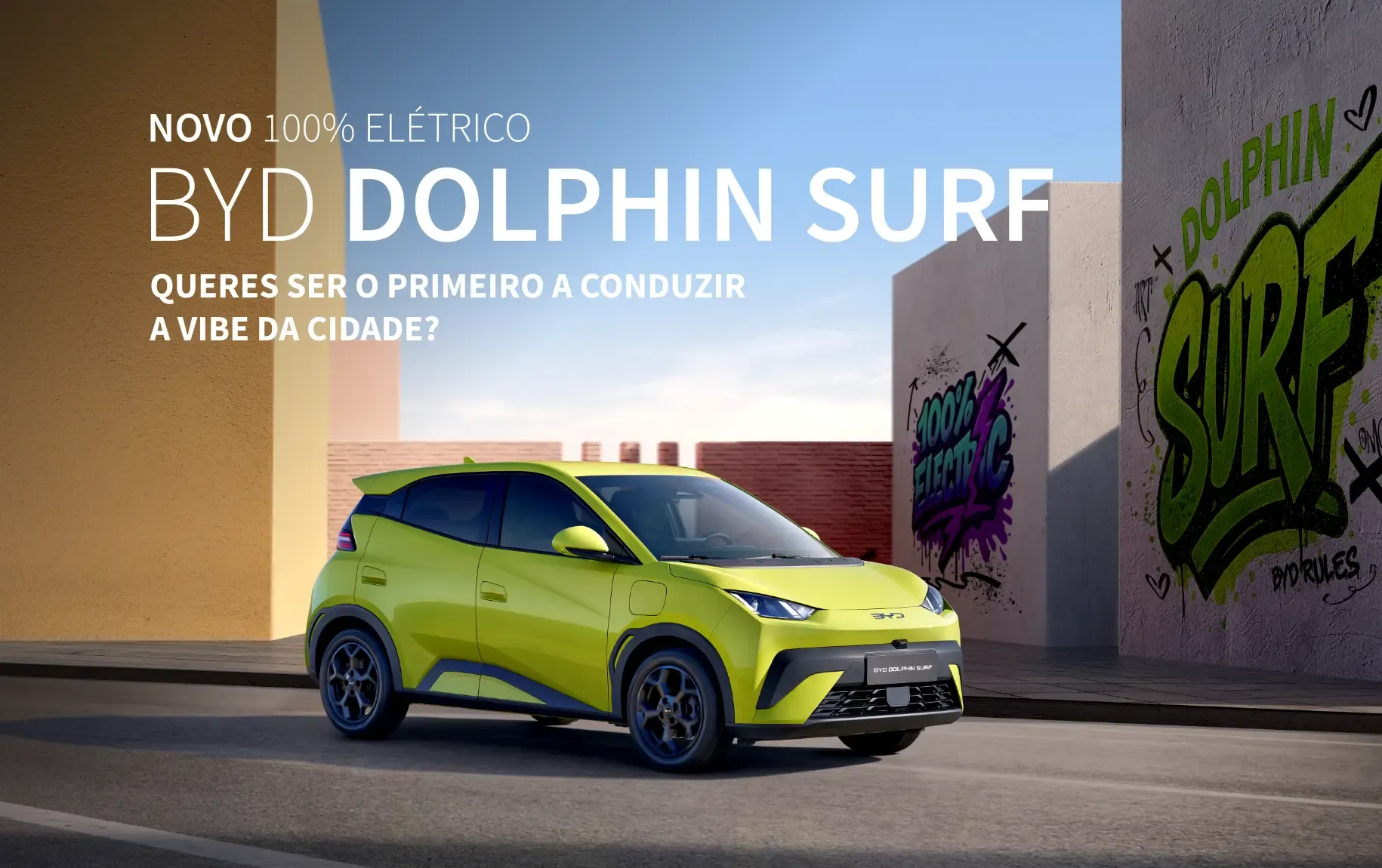 BYD DOLPHIN SURF parado na estrada com grafitis atrás