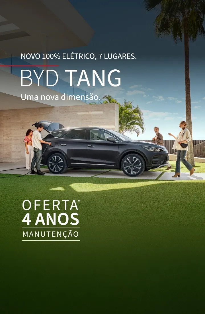 BYD TANG a carregar estacionado à porta de casa